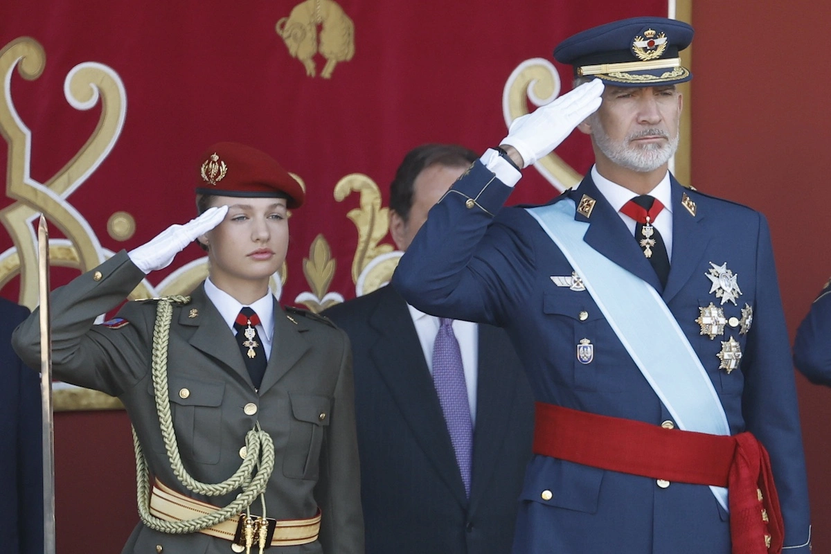 Prinzessin Leonor und König Felipe am spanischen Nationalfeiertag 2023