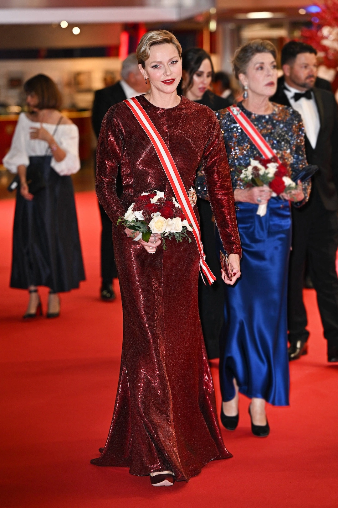 Gala zum Nationalfeiertag Monaco: Fürstin Charlène im roten Kleid