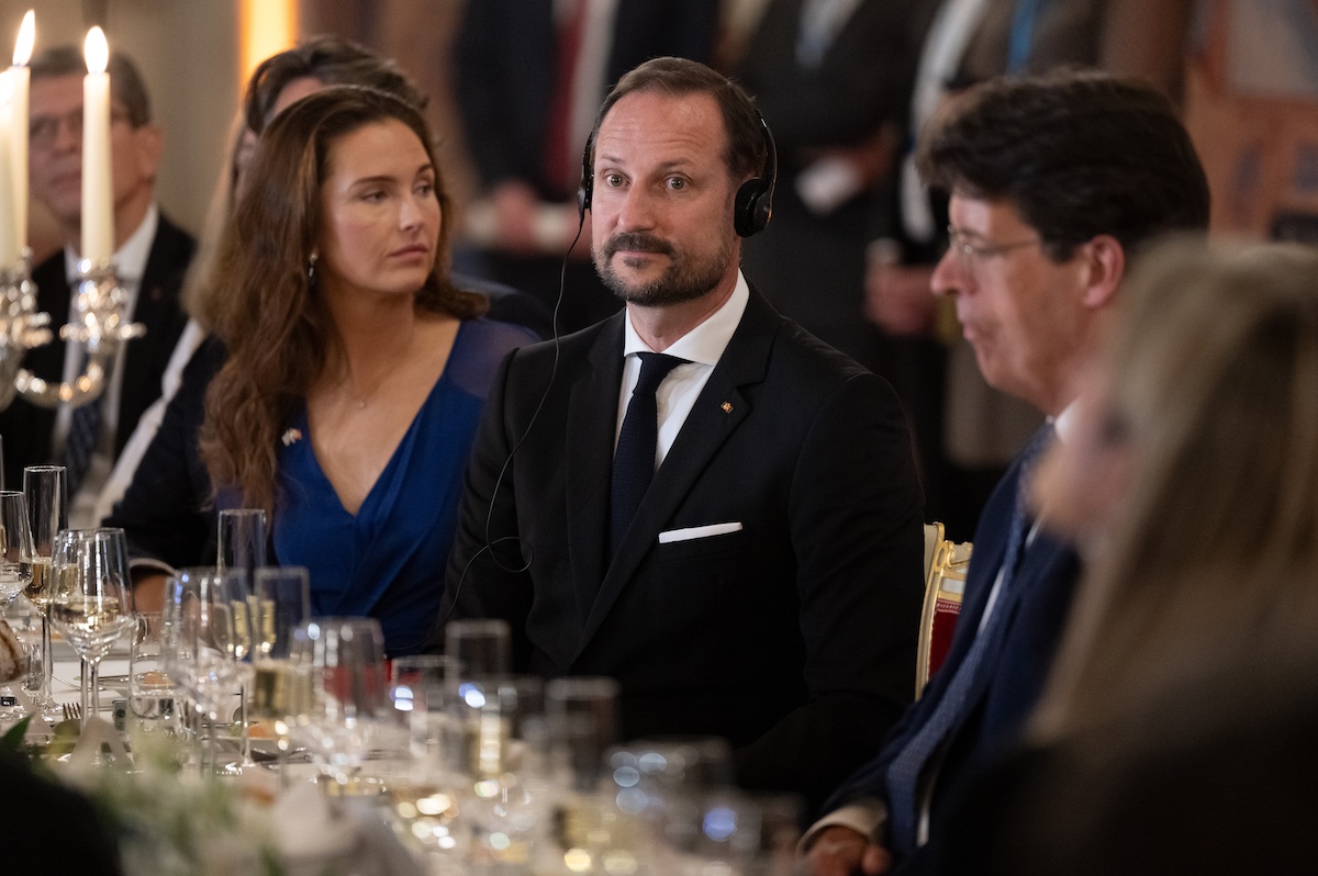 Haakon, Kronprinz von Norwegen, und Prinzessin Sophie-Alexandra von Bayern, nehmen in der Residenz bei einem Empfang der bayerischen Staatsregierung teil. Der norwegische Kronprinz ist zu einem viertägigen Besuch nach Deutschland gekommen. 