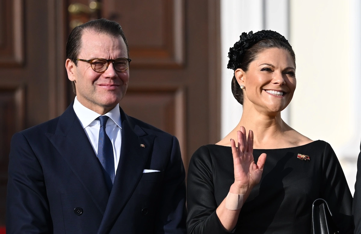 Kronprinzessin Victoria und Daniel in Berlin am Schloss Bellevue, sie trägt Pflaster