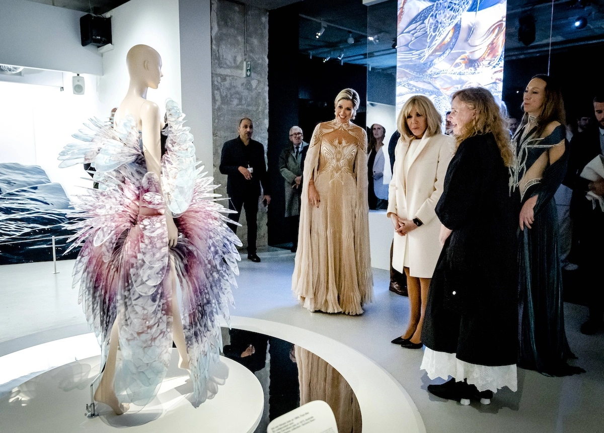 Die niederländische Königin besucht eine Ausstellung von Iris van Herpen