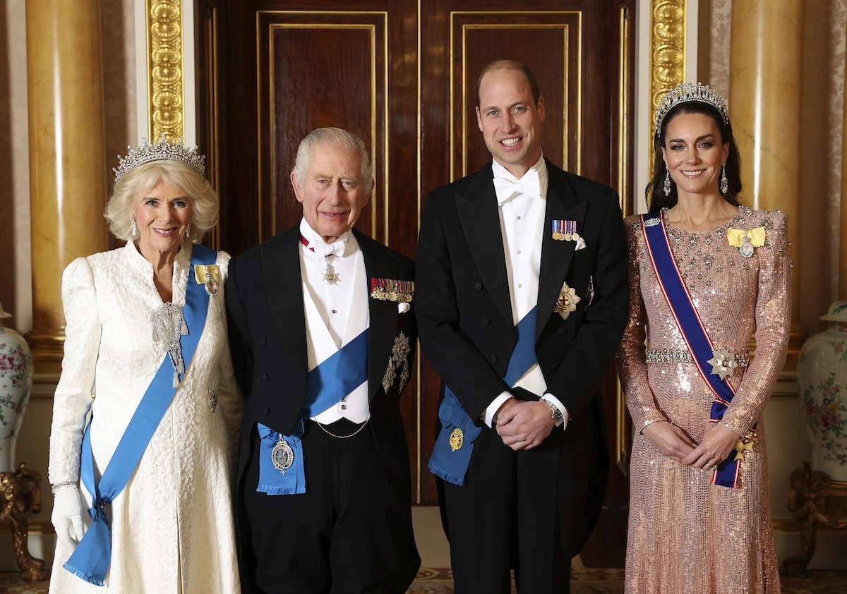 Königin Camilla, König Charles, Prinz William und Prinzessin Kate beim Empfang für den diplomatischen Corps am 5. Dezember 2023 im Buckingham Palast.