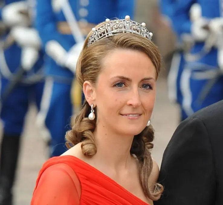 Prinzessin Claire mit Tiara bei der Hochzeit von Kronprinzessin Victoria