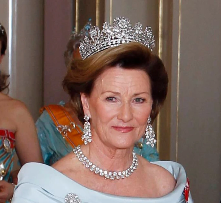 Königin Sonja von Norwegen trägt die Tiara regelmäßig. © picture alliance/NTB | Aserud, Lise