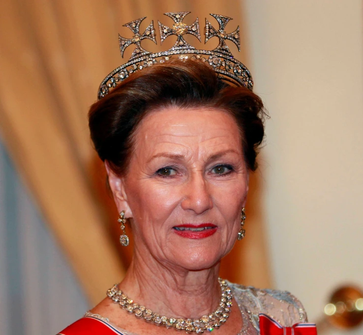 Königin Sonja und die Maltese Cross Tiara