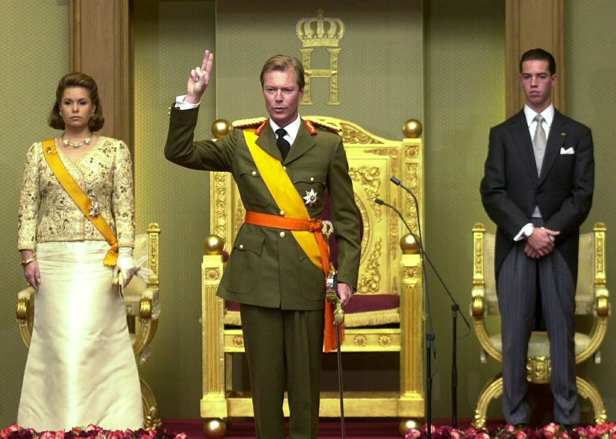 Nach der Abdankung seines Vaters wird Henri am 7. Oktober 2000 mit 45 Jahren neuer Großherzog von Luxemburg. © IMAGO / Belga