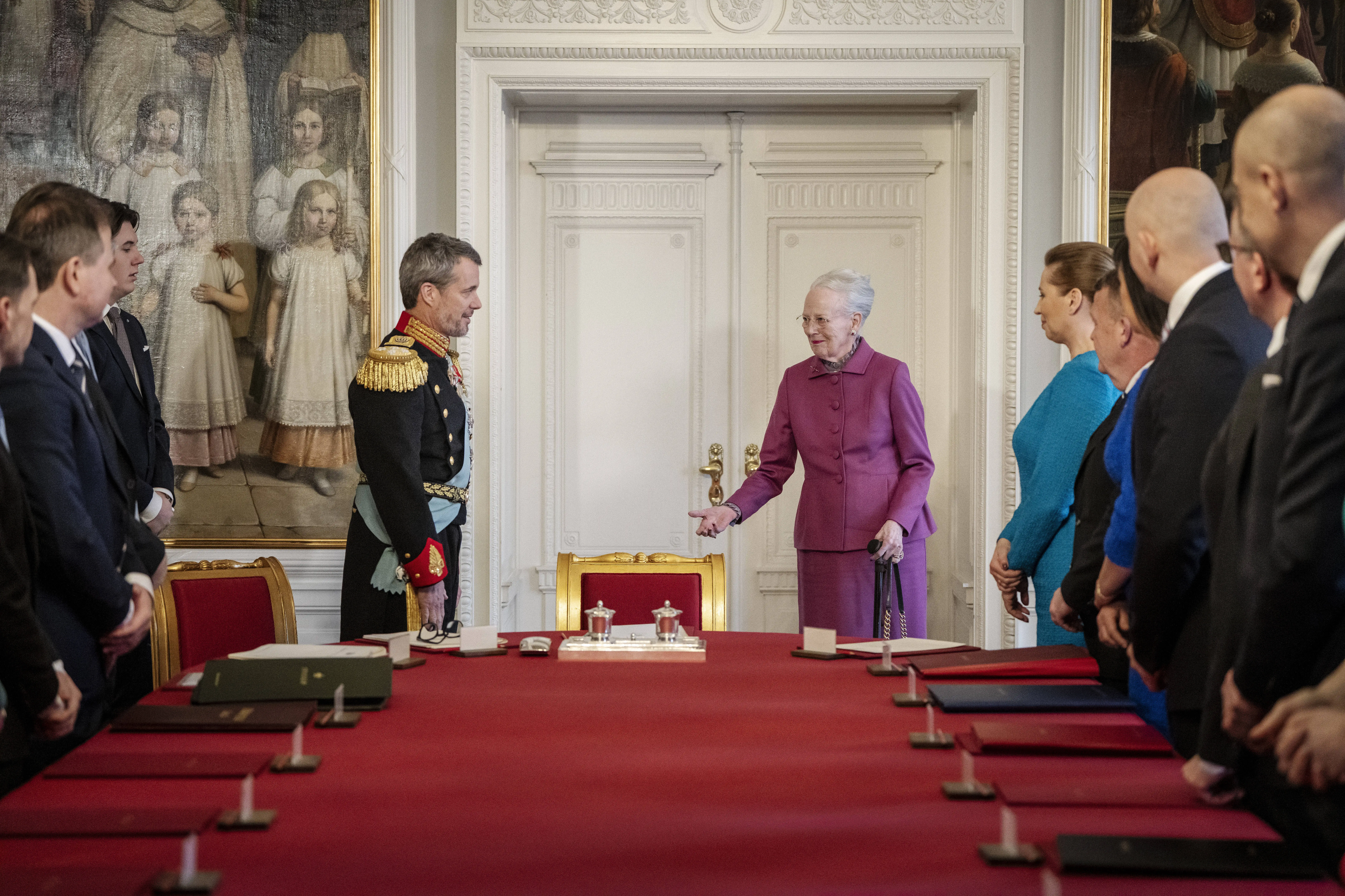 Königin Margrethe gibt den Platz an ihren Sohn frei
