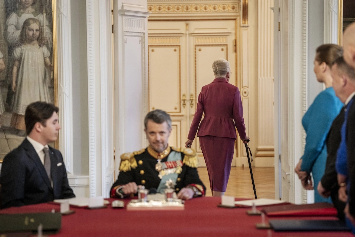 Ein Moment, der nicht nur viele Dänen zu Tränen rührte. Königin Margrethe verlässt den Saal. © IMAGO / Ritzau Scanpix