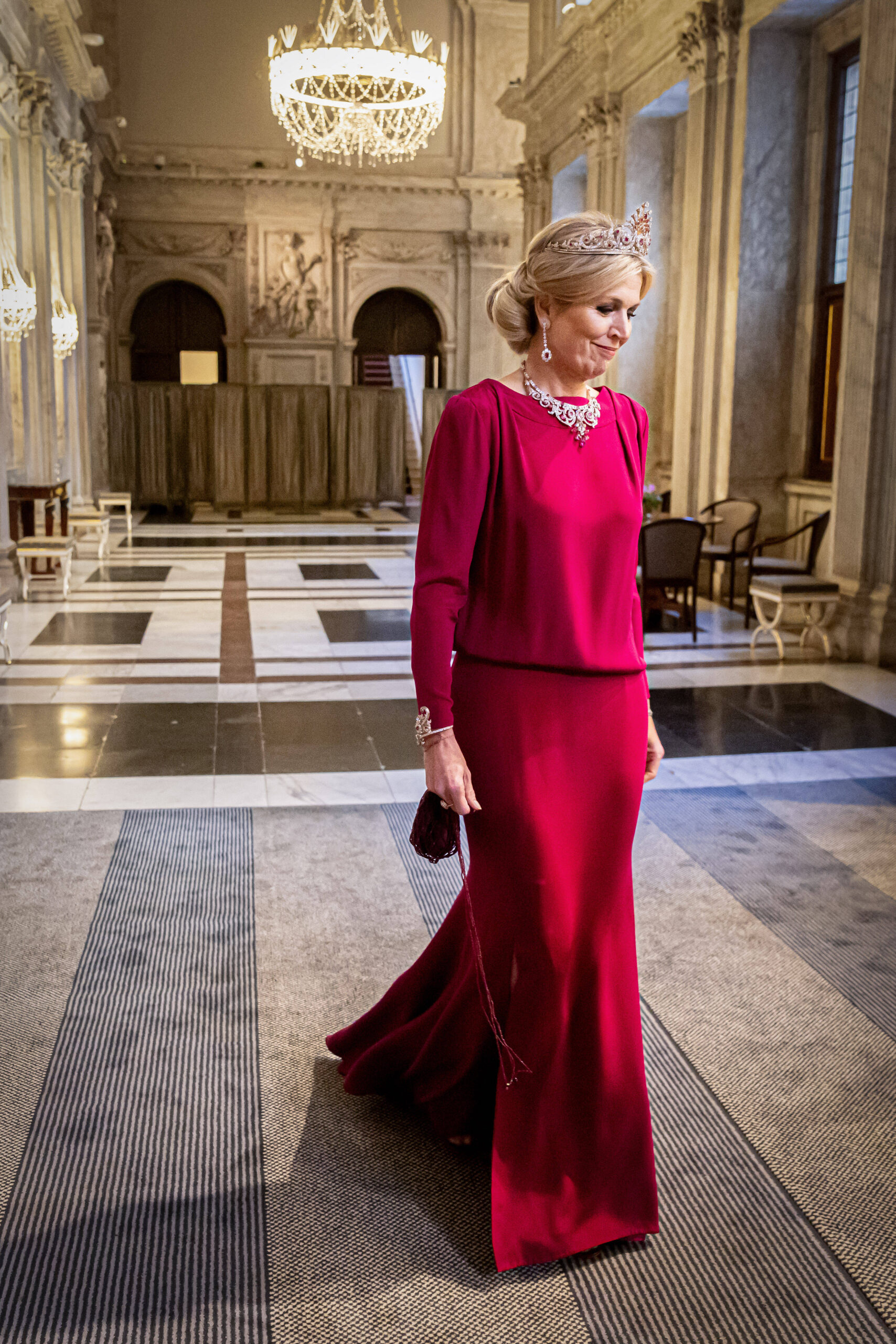 5. Juni 2024: Königin Maxima besuchte ein Gala-Dinner für das Diplomatische Corps und präsentierte erneut ihr Kleid von Natan Couture. © IMAGO / PPE