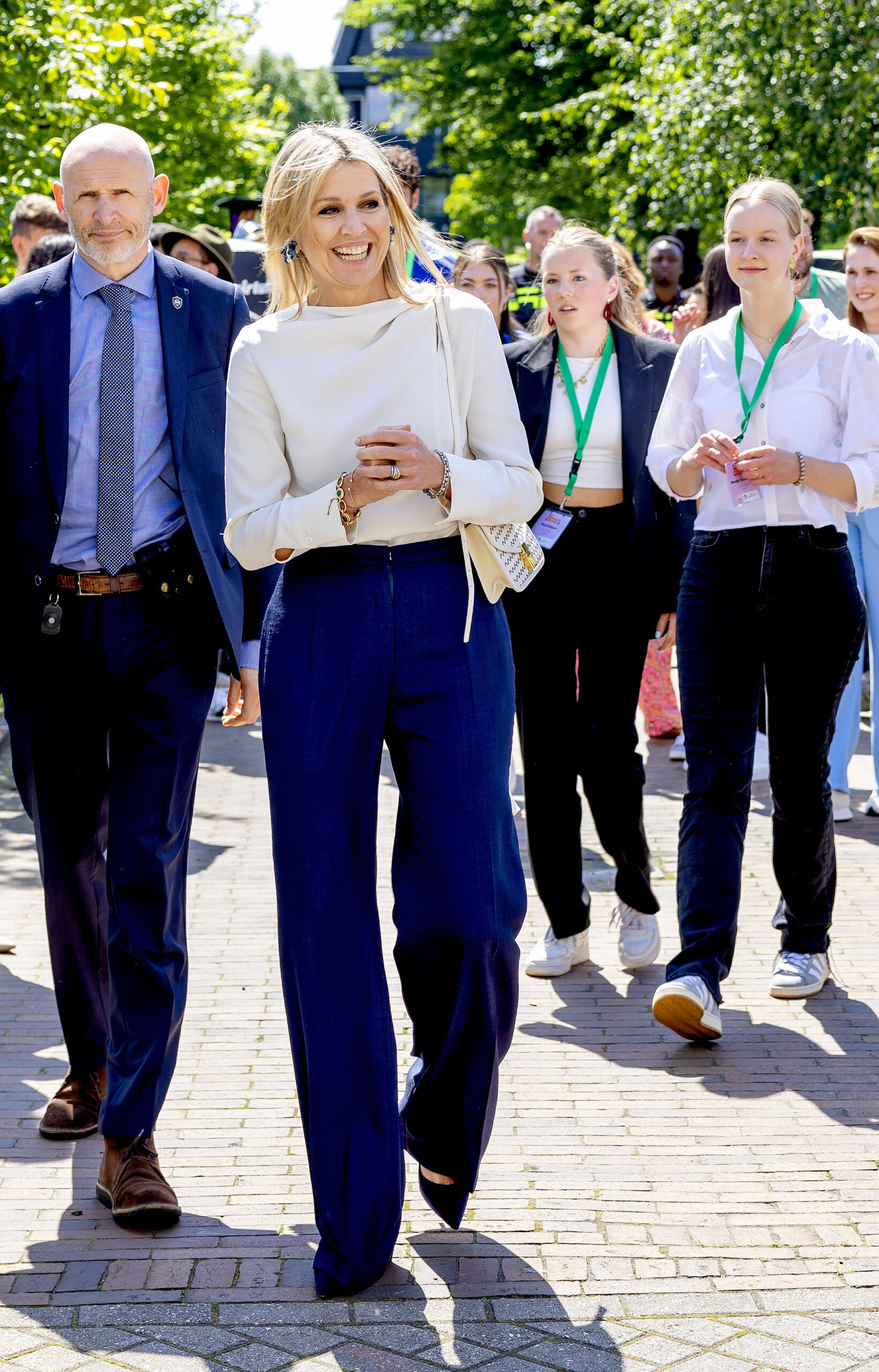 5. Juni 2024: Königin Maxima besucht eine Veranstaltung der MIND US Foundation. Sie trägt ein Oberteil von Natan, eine blaue Hose sowie High Heels von Gianvito Rossi. © IMAGO / PPE