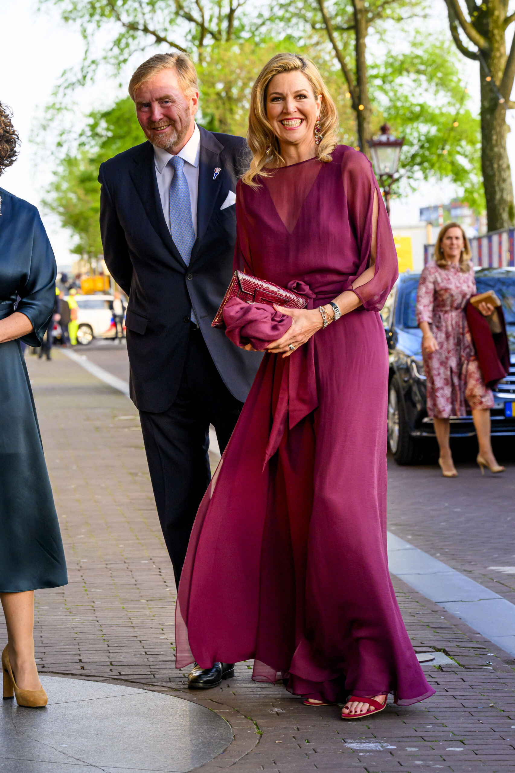 5. Mai 2024: Maxima und Willem-Alexander besuchen ein Konzert in Amsterdam. Das Outfit der Königin stammt von Natan. © IMAGO / PPE