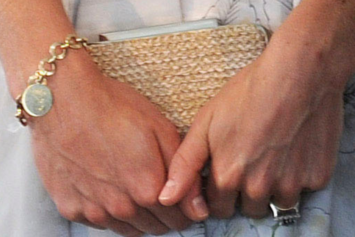 Prinzessin Katre trägt ein Armband, das Königin Camilla ihr schenkte