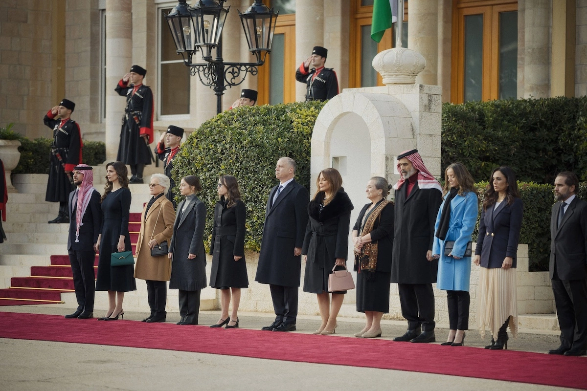 Der Todestag von König Hussein ist auch gleichzeitig das 25. Thronjubiläum von König Abdullah. Die Royals zelebrieren den Tag mit der Hissung der Flagge. © IMAGO / ABACAPRESS