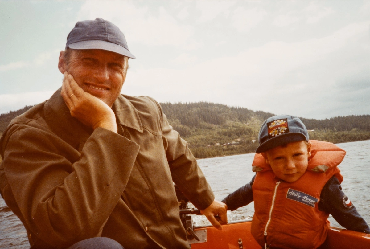 Private Fotos der Royals: Harald von Norwegen mit seinem Sohn Haakon im Jahr 1977.