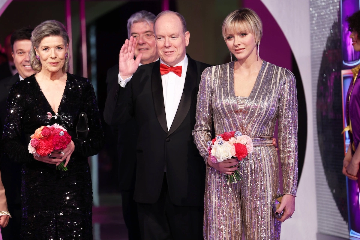 Prinzessin Caroline, Fürst Albert und Fürstin Charlène von Monaco beim Rosenball 2024