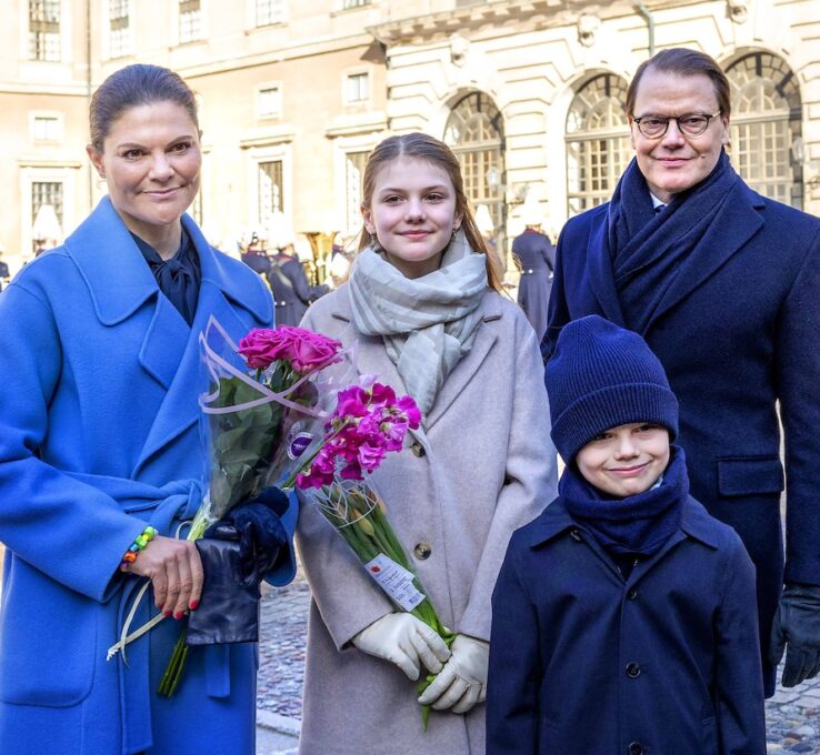 Kronprinzessin Victoria von Schweden, Prinz Daniel, Prinz Oscar und Prinzessin Estelle am Namenstag der Thronfolgerin.
