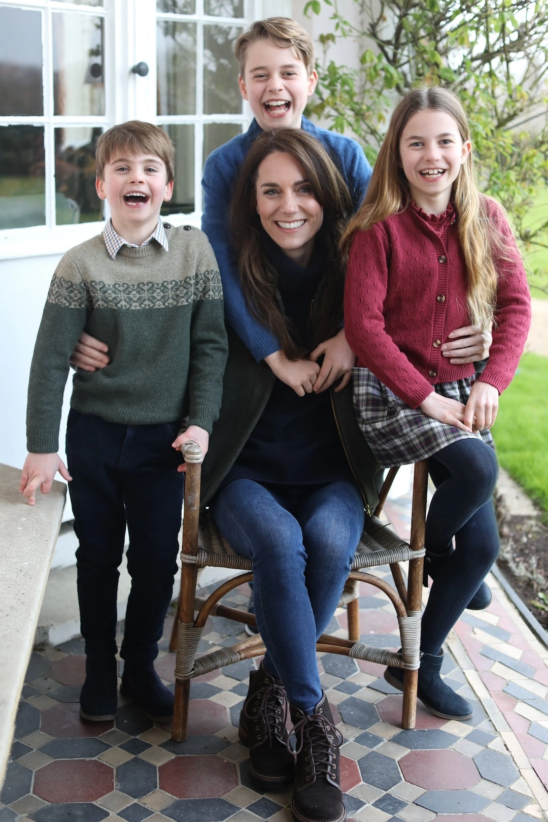 Prinzessin Kate grüßt mit ihren drei Kindern Prinz George, Prinzessin Charlotte und Prinz Louis zum Muttertag.