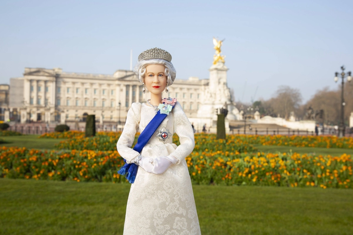 Zu ihrem 96. Geburtstag im Jahr 2022 bekam Queen Elizabeth diese Barbie-Puppe geschenkt. © IMAGO / Cover-Images