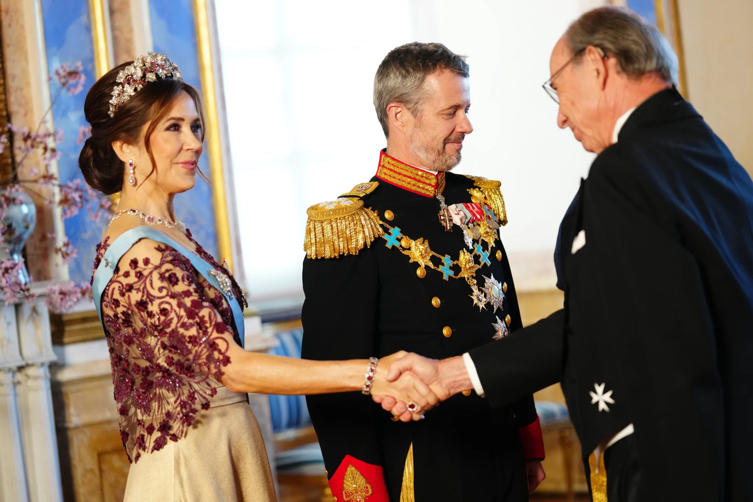 Königin Mary begrüßt beim Staatsdinner in Schweden