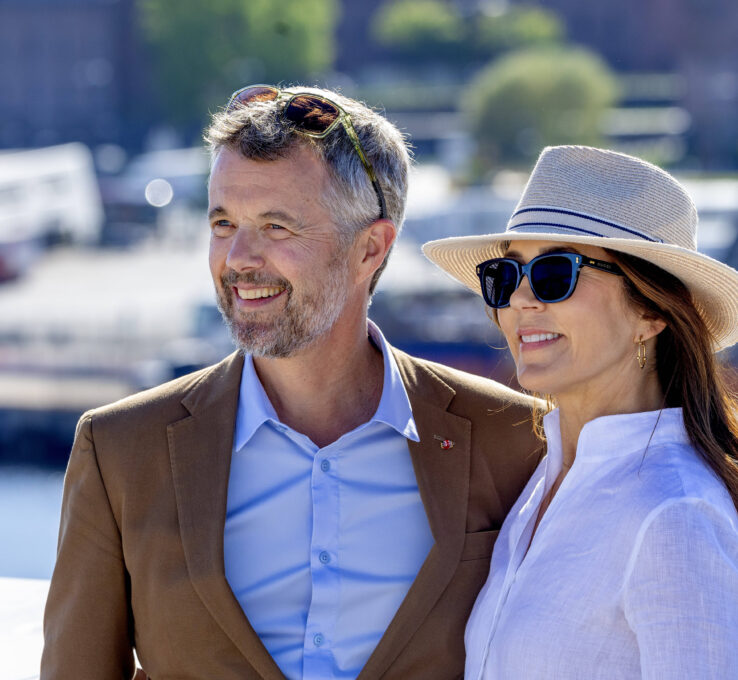 Wenige Stunden vor dem Abschiedsessen besuchten Mary und Frederik die Hafenpromenade von Oslo. © IMAGO / PPE