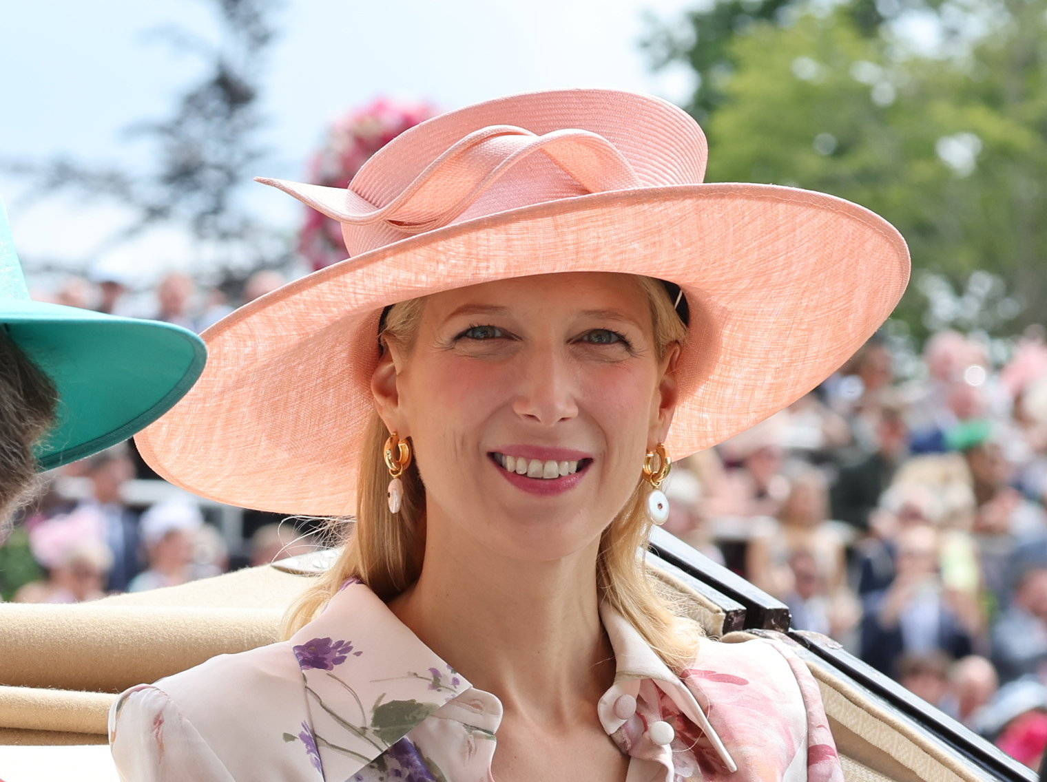 Lady Gabriella Kingston hatte ihren Ehemann Thomas Ende Februar durch Suizid verloren. Die Königsfamilie kümmert sich seitdem besonders um sie. Gabriella ist die Tochter von Michael von Kent, einem Onkel 2. Grades von König Charles © IMAGO / i Images