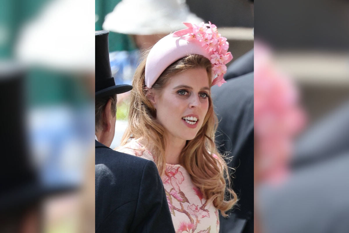 Prinzessin Beatrice kam ohne Kutsche. Sie machte in ihrem rosafarbenem Look jedoch eine gute Figur. © IMAGO / i Images