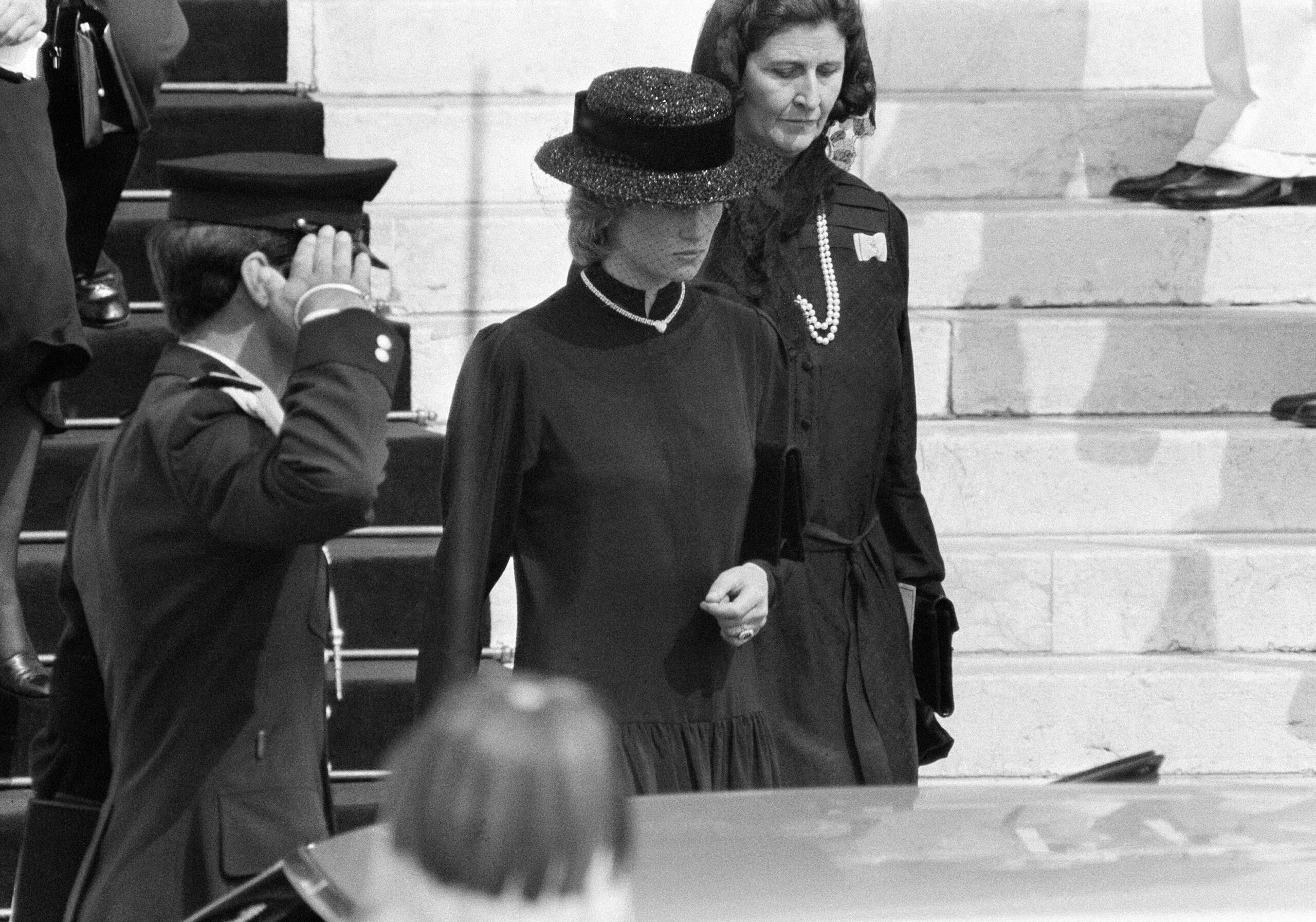 Prinzessin Diana bei der Beerdigung von Fürstin Gracia Patricia von Monaco