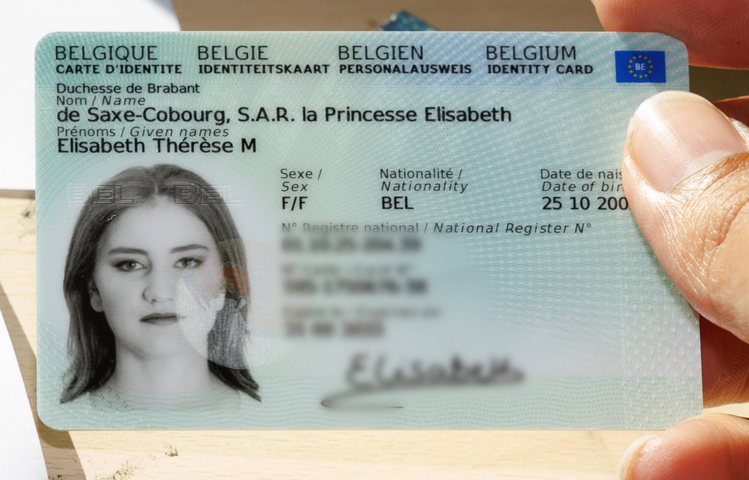 Der Personalausweis von Prinzessin Elisabeth von Belgien