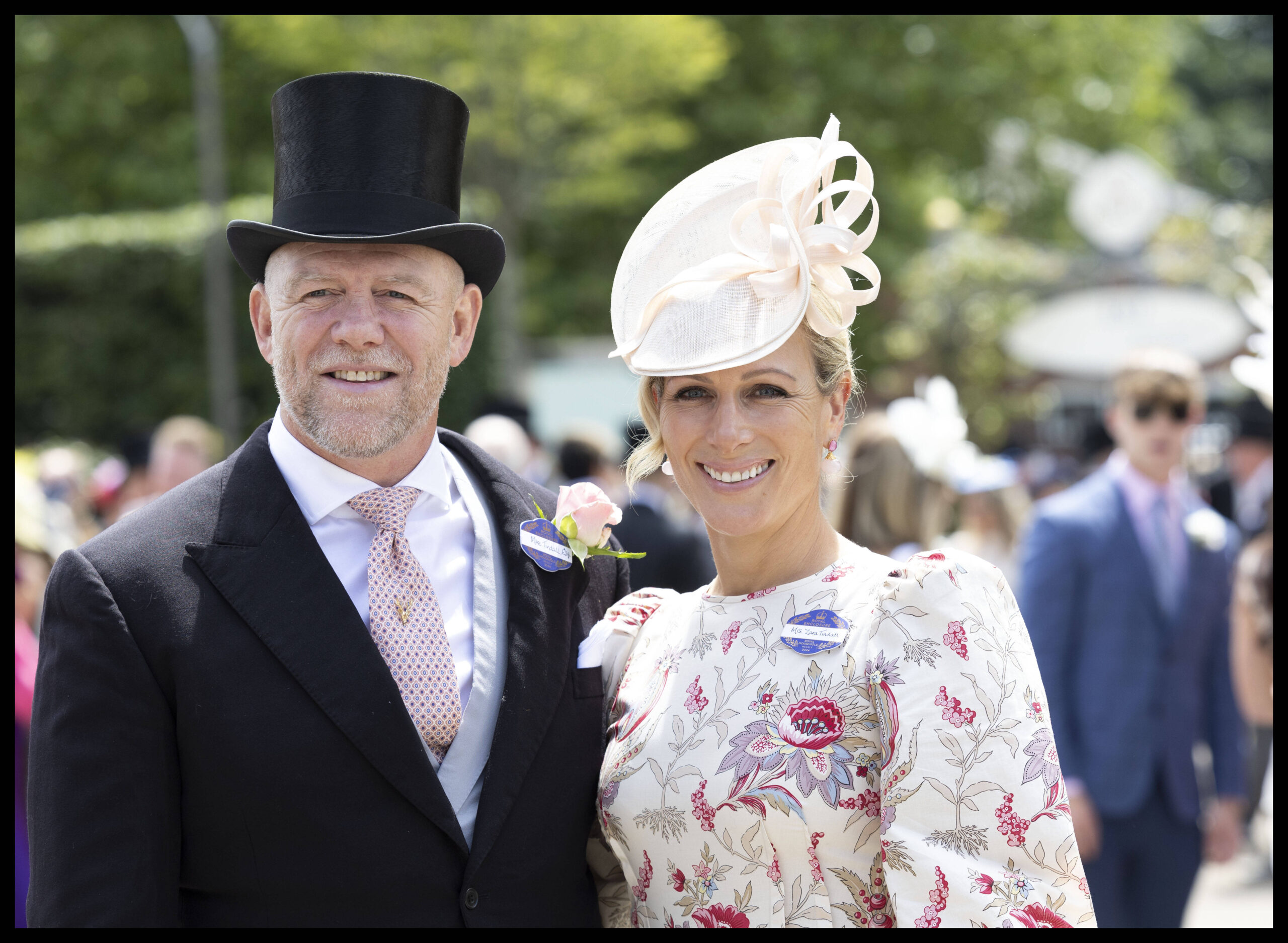 Modisch haben sie oft den richtigen Riecher: Zara und Mike Tindall zeigen sich elegant beim Pferderennen. Die Tochter von Prinzessin Anne ist selbst Springreiterin. © IMAGO / i Images