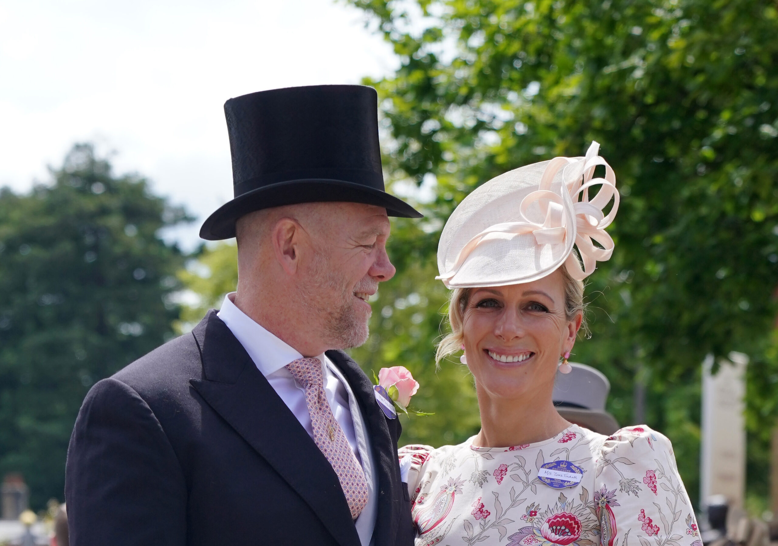 Die Mode von Zara Tindall in Ascot