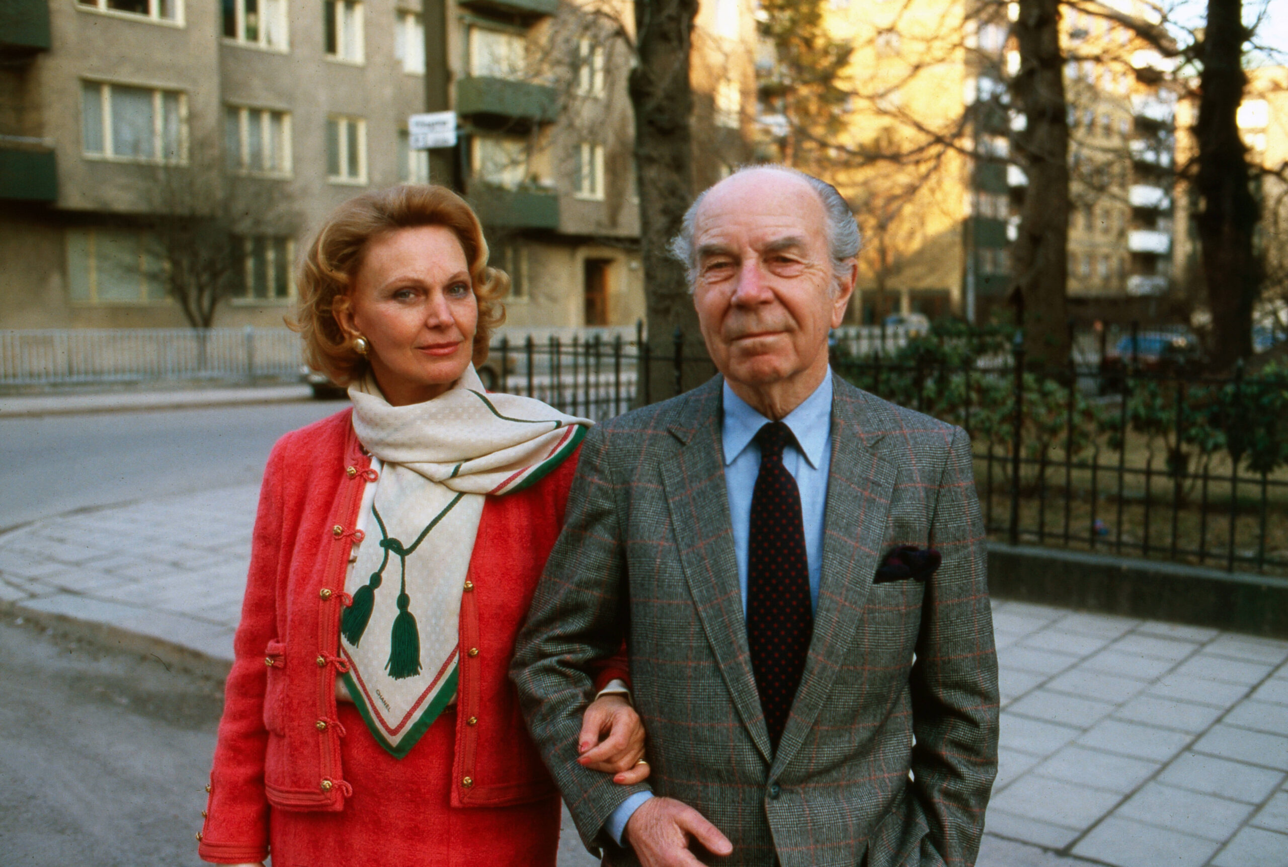 Sigvard Bernadotte mit seiner dritten Ehefrau Gullan Marianne. © IMAGO / United Archives