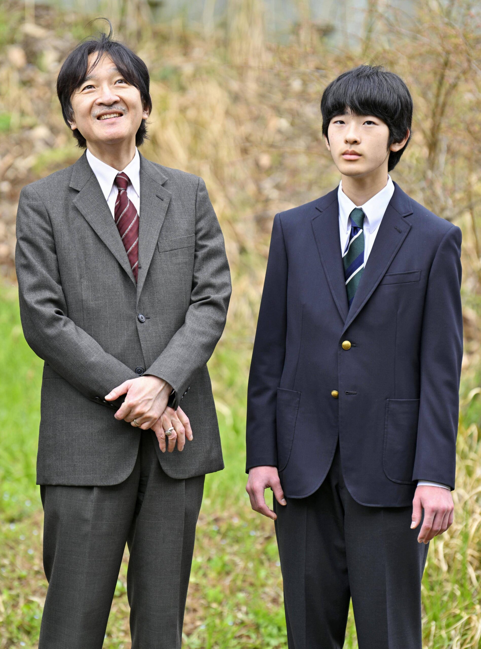 Kronprinz Fumihito und sein Sohn Prinz Hisahito. Die Jugendsünde ist inzwischen verziehen. © IMAGO / Kyodo News