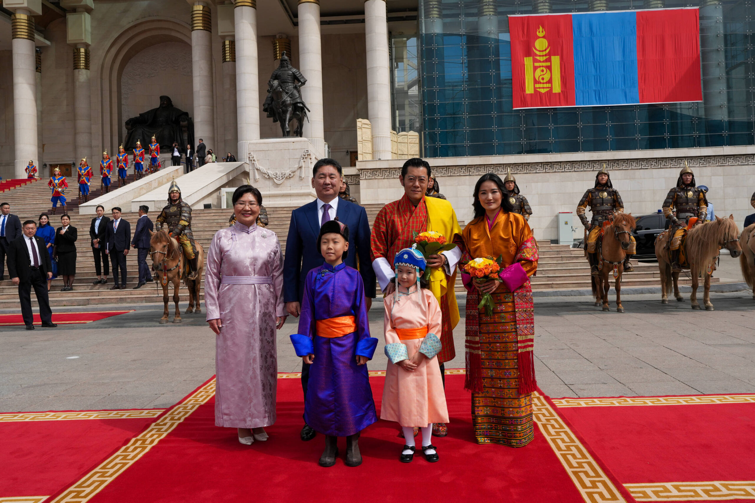 9. Juli 2024: Die Königsfamilie von Bhutan reist zum Staatsbesuch in die Mongolei. ©  IMAGO / PPE