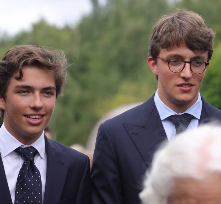 Prinz Aymeric und Prinz Nicolas von Belgien gehen zur Armee