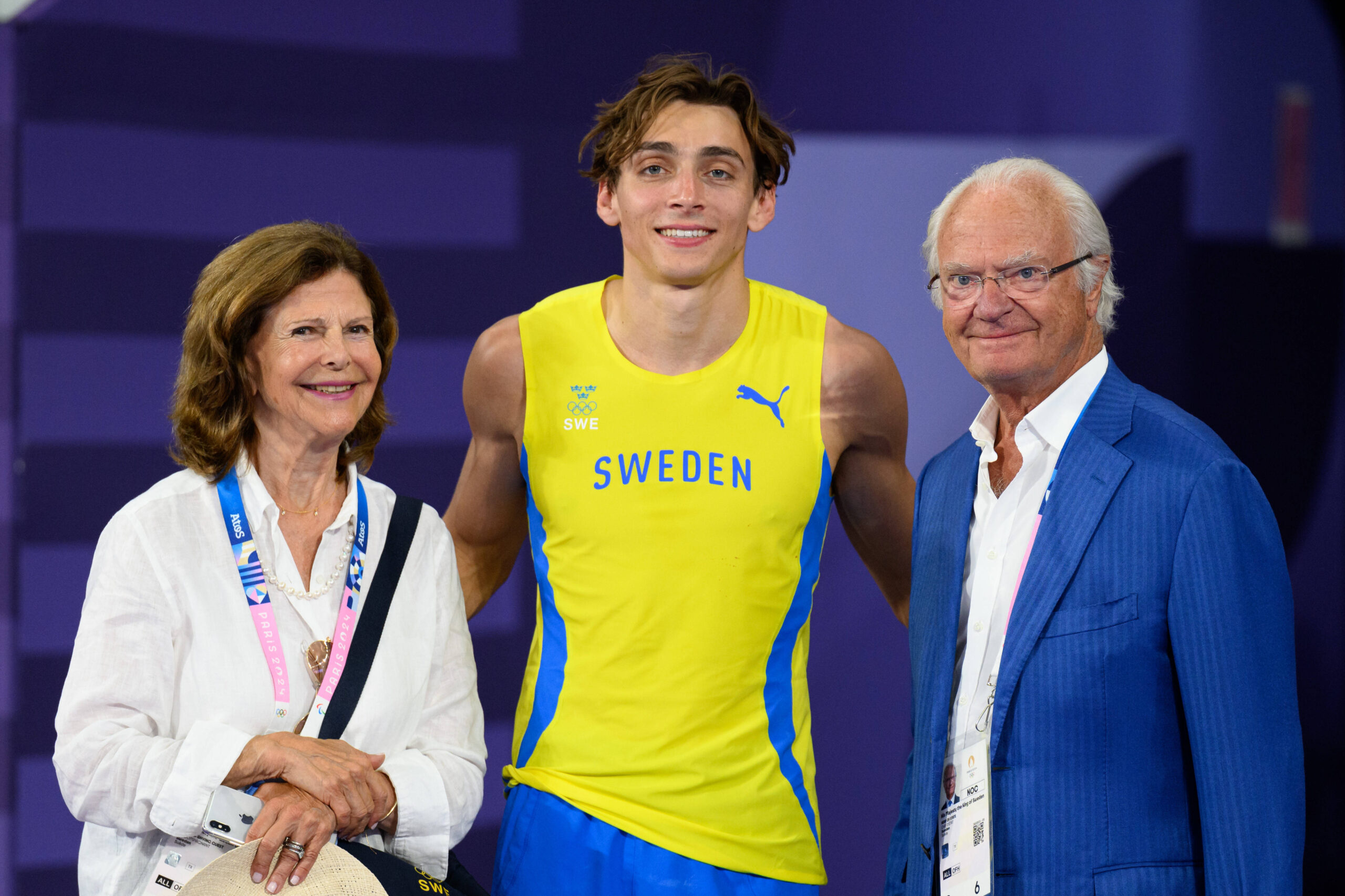 Königin Silvia und König Carl Gustaf gratulieren Armand Duplantis.