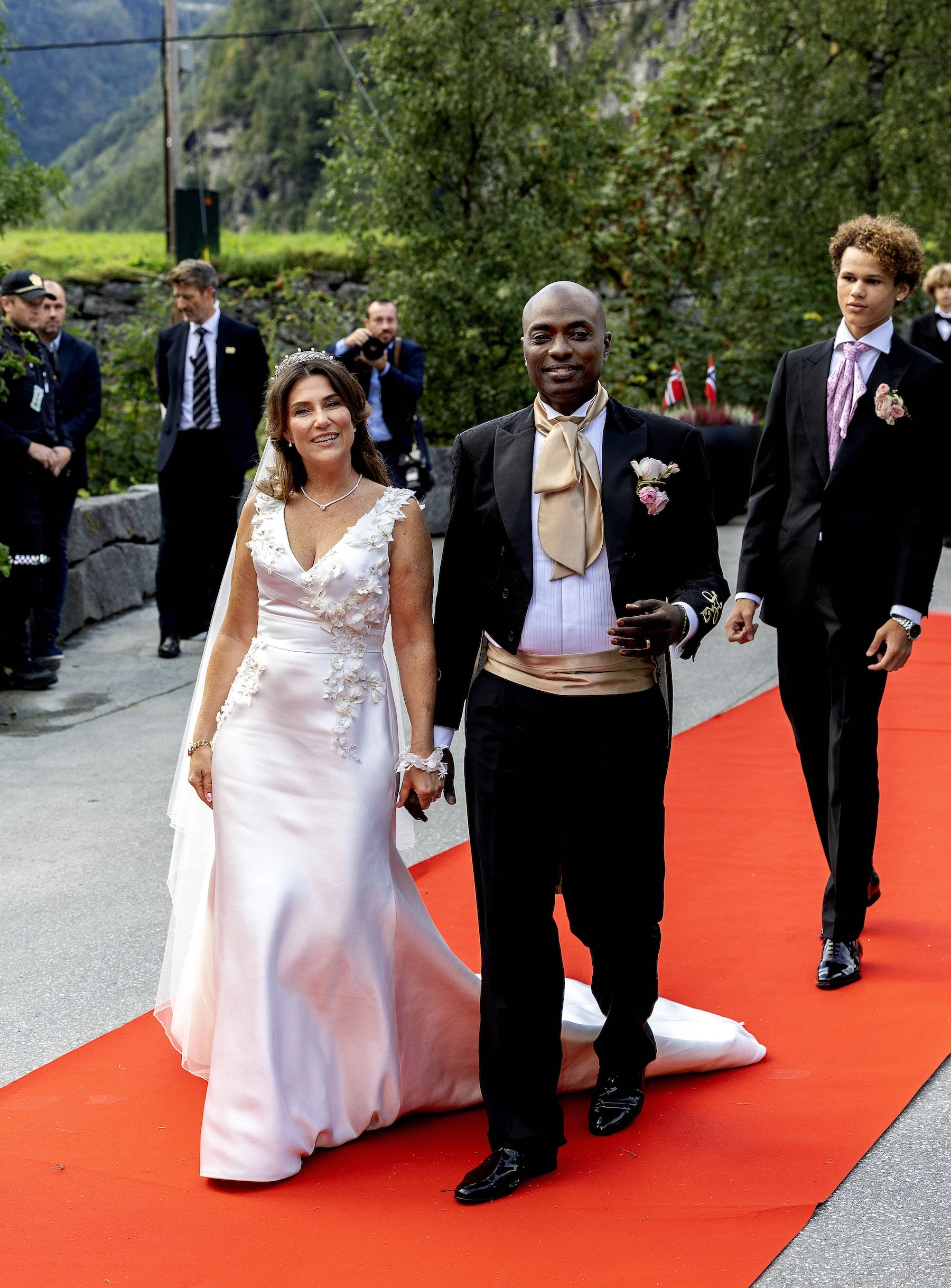 Prinzessin Märtha Louise machte in ihrem Brautkleid eine gute Figur. © IMAGO / PPE