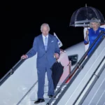 König Charles und Königin Camilla landen in Australien zum Staatsbesuch