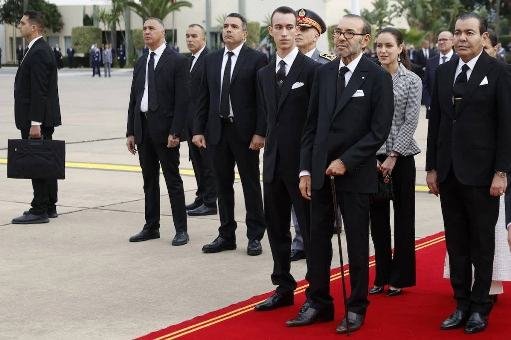 V.l.n.r.: Kronprinz Moulay El Hassan, König Mohammed, Prinzessin Lalla Khadija (hinten) und Prinz Moulay Rachid, Bruder des Monarchen. © IMAGO / ABACAPRESS