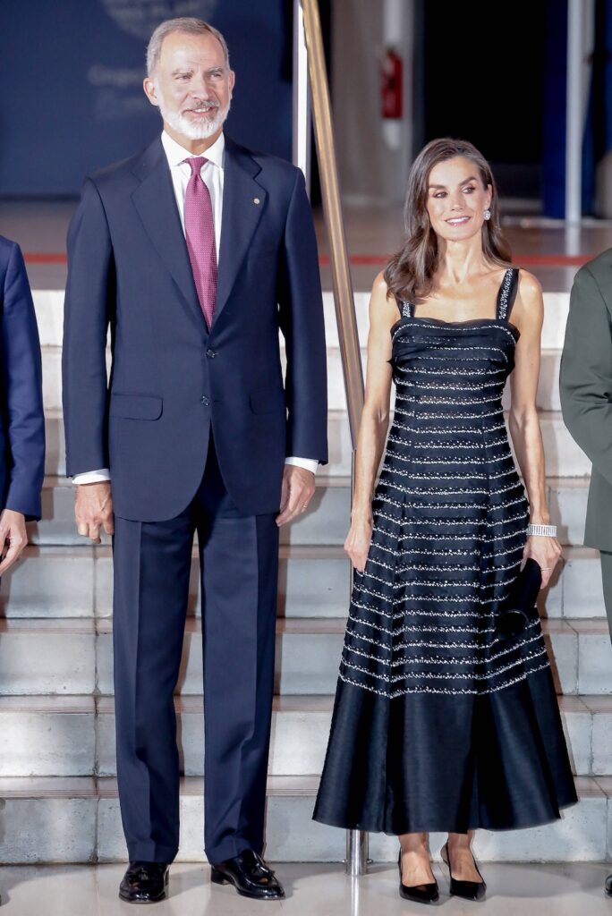 Königin Letizia von Spanien begeistert in einem Kleid von Carolina Herrera