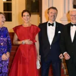 Elke Büdenbender, Königin Mary von Dänemark, König Frederik X. von Dänemark und Frank-Walter Steinmeier bei der Ankunft zum Abendessen anlässlich des 25. Jubiläums der Nordischen Botschaften im Schloss Bellevue