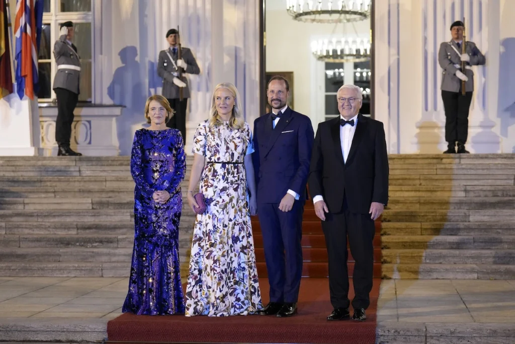 Royals wie Mette-Marit und Haakon von Norwegen bezaubern Berlin.