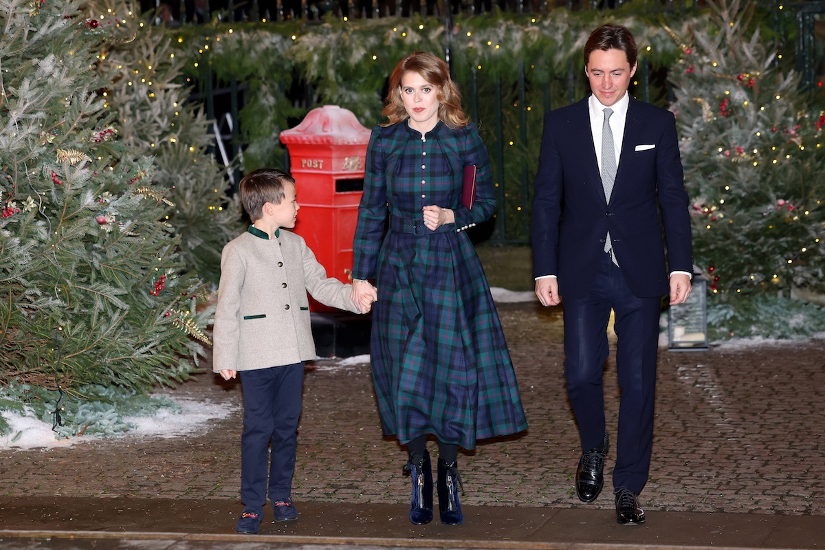 Prinzessin Beatrice mit Stiefsohn Wolfie und Ehemann Edoardo. © IMAGO / Avalon.red