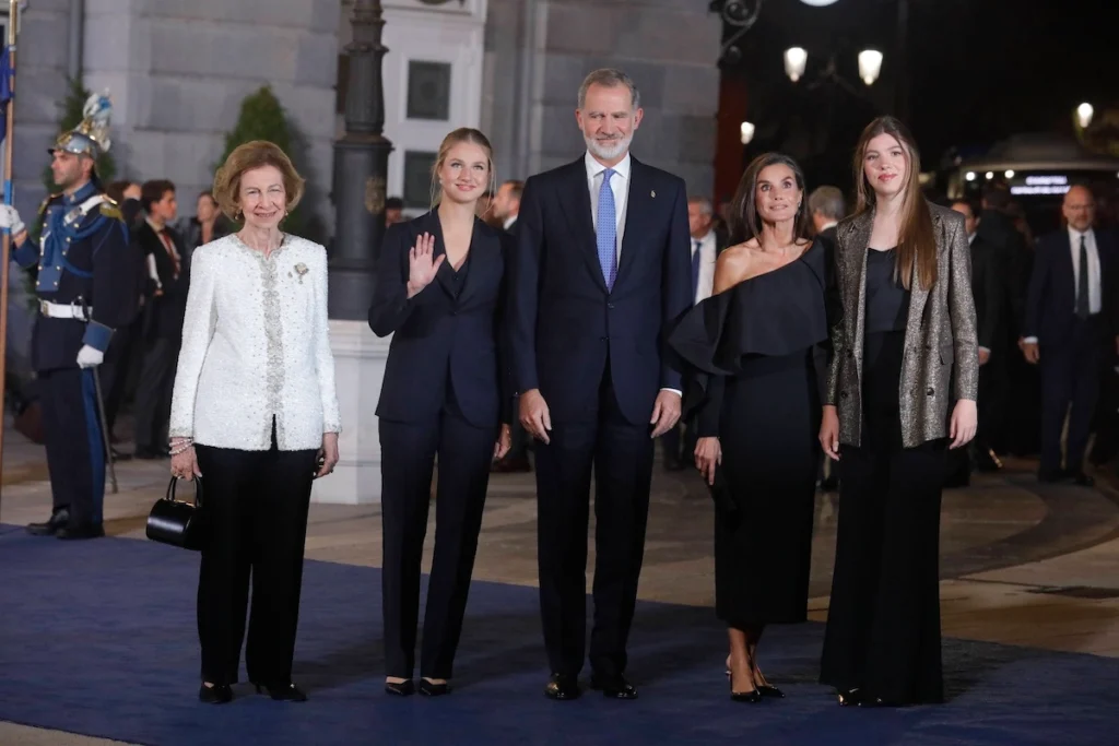 Königin Sofia, Prinzessin Leonor, König Felipe, Königin Letizia und Infantin Sofia bei den Princesa de Asturias Awards