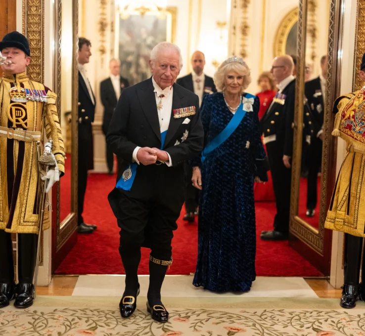 König Charles und Königin Camilla beim Empfang für den diplomatischen Corps