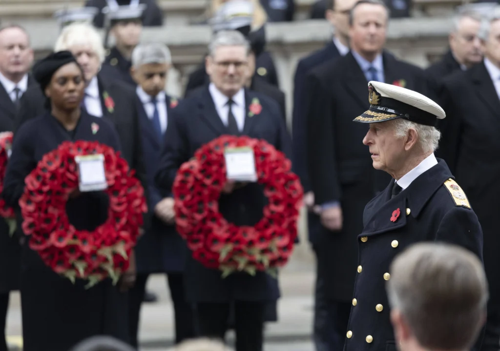 König Charles bei der Gedenkveranstaltung für gefallene Soldaten