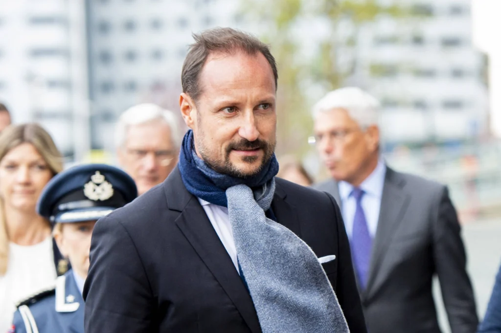 Kronprinz Haakon von Norwegen äußert sich im Statement zu Marius