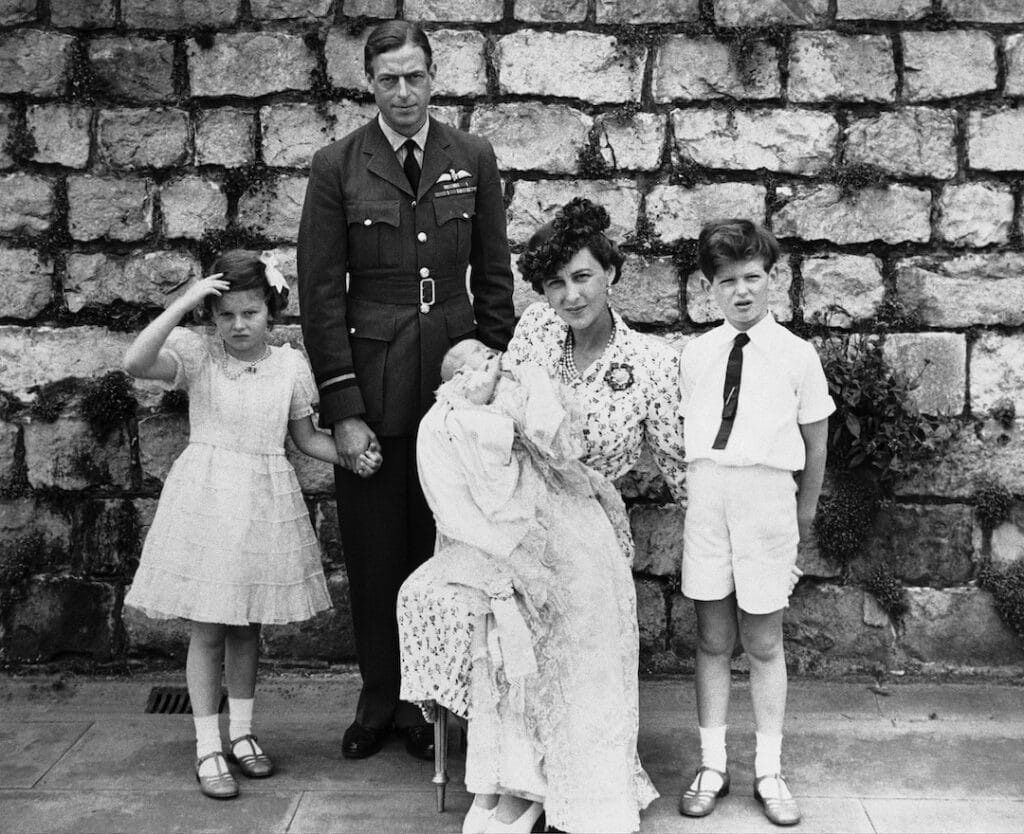 George, der Herzog von Kent und seine Frau Marina mit den Kindern Alexandra, Michael und Baby Edward.