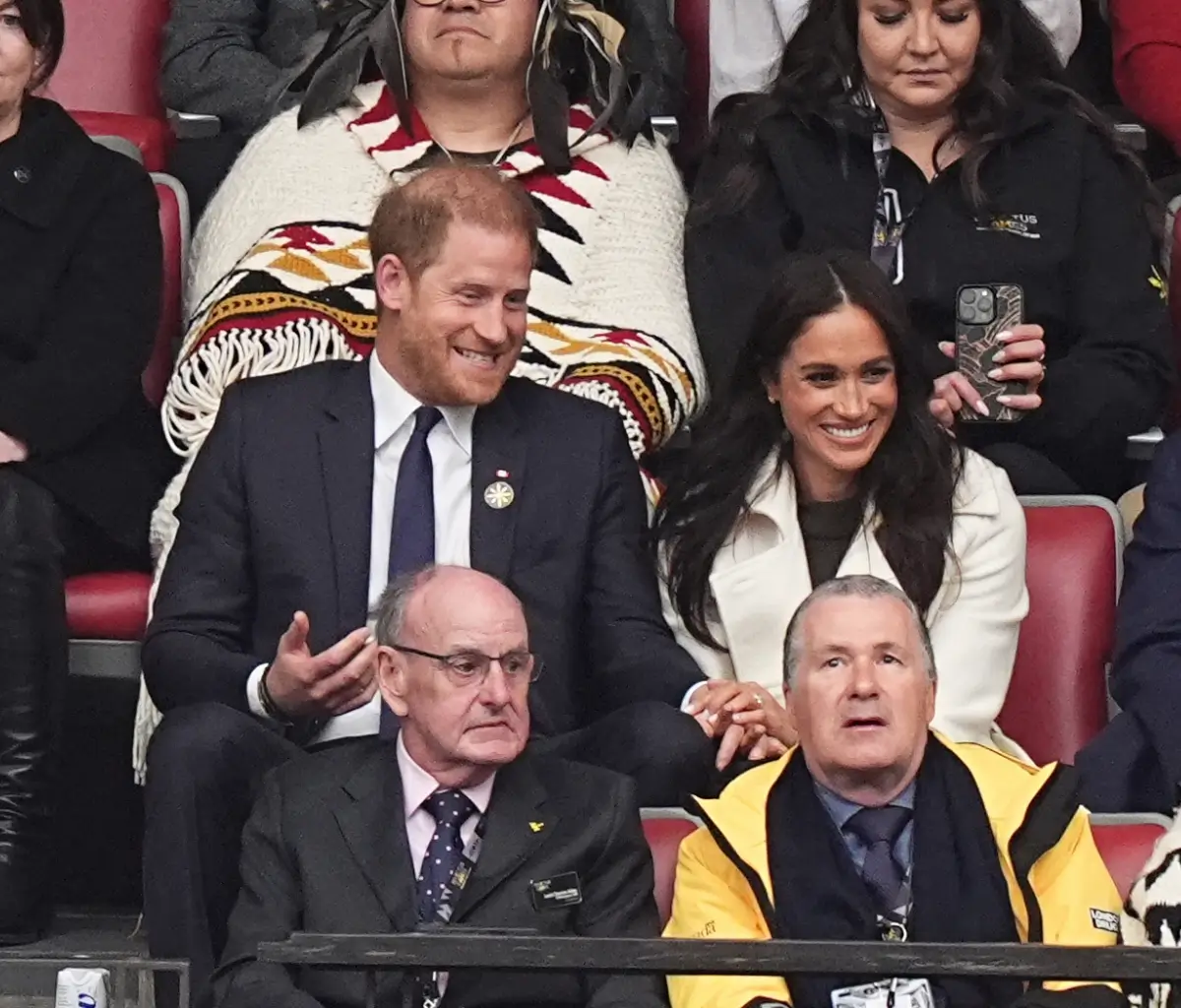 Prinz Harry und Herzogin Meghan zeigen sich verliebt bei den Invictus Games.