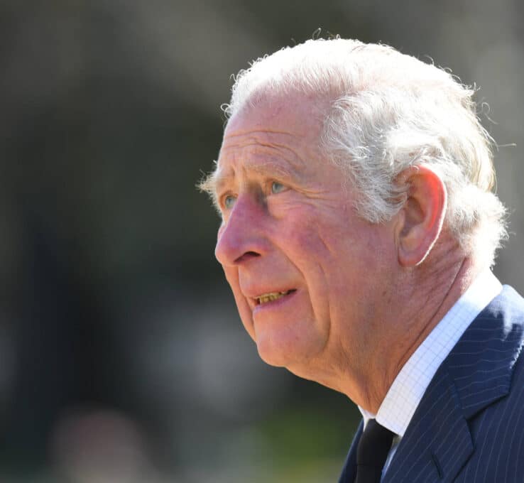 König Charles trauert um Papst Franziskus